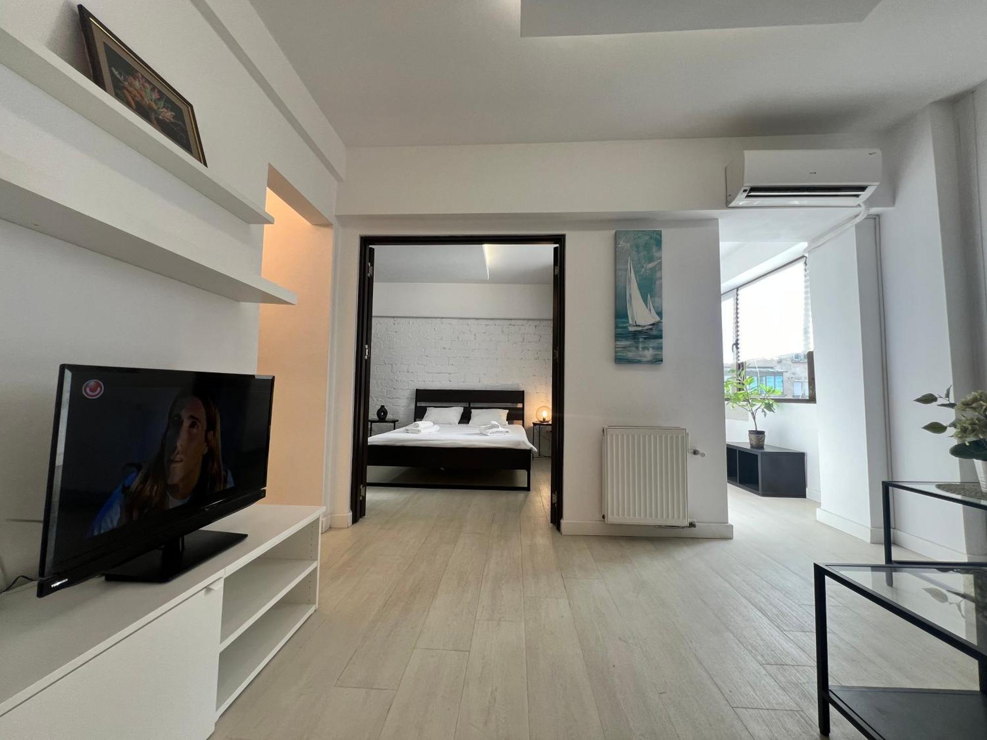 Lazynest - Charming Near Cismigiu Park Apartment *