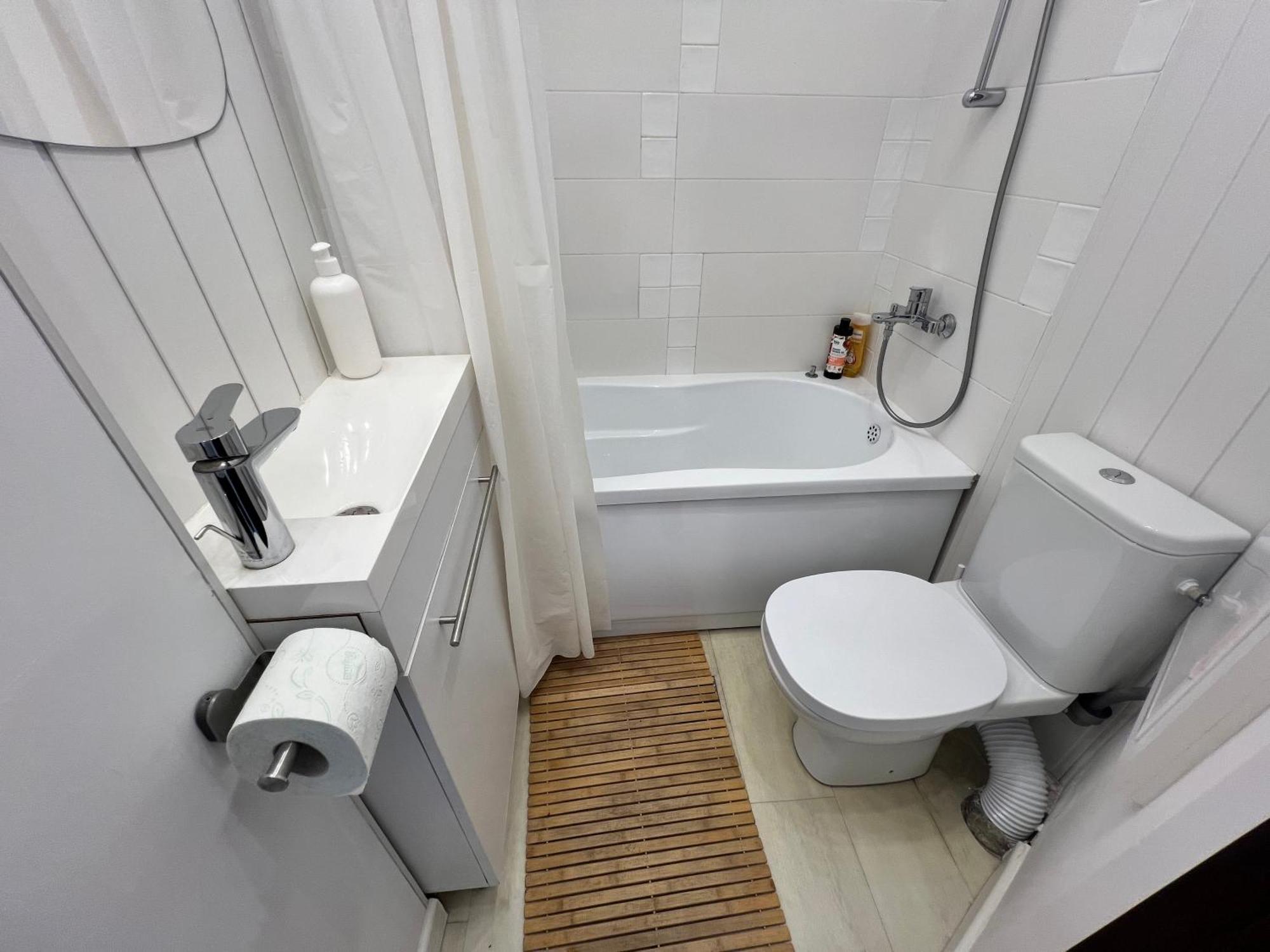 Lazynest - Charming Near Cismigiu Park Apartment
